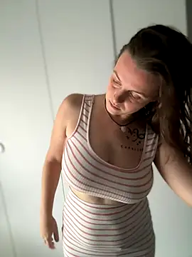 TenderLaGlamor online show from 10, 10, 2025