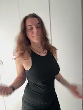 TenderLaGlamor online show from 15, 10, 2025