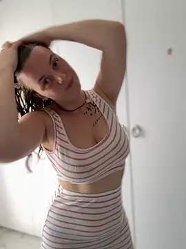 TenderLaGlamor online show from 10, 9, 2025