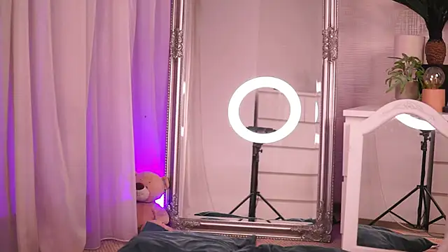 ChloeObril online show from 17, 10, 2025