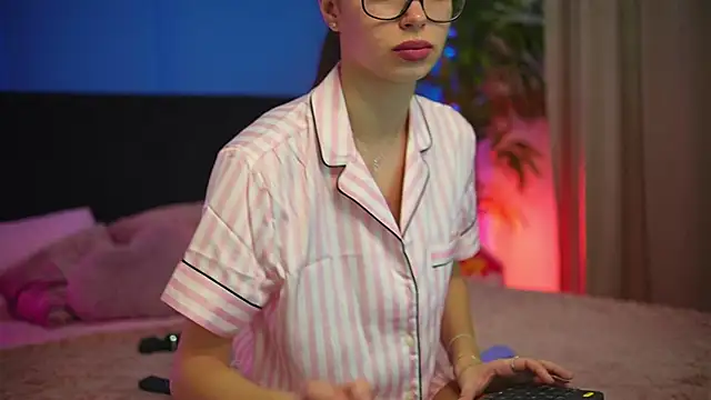 alexxisrae online show from 5, 11, 2025