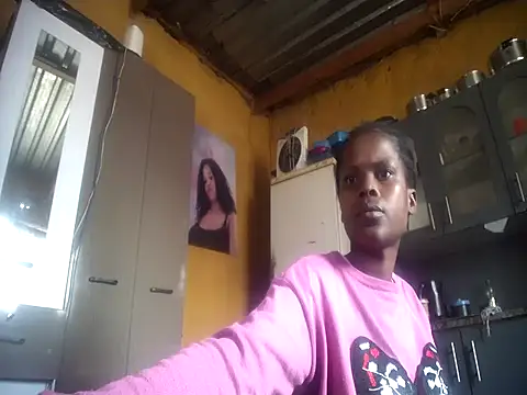 Caramelchick01 online show from 18, 11, 2025