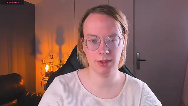 Amanda Butlerr online show from 5, 10, 2025