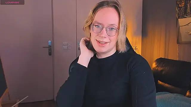 Amanda Butlerr online show from 1, 11, 2025