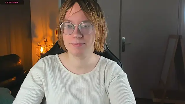 Amanda Butlerr online show from 4, 10, 2025