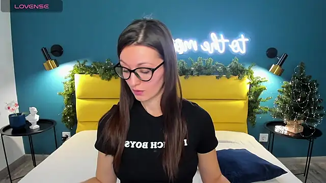 Joan Nelson online show from 23, 12, 2025