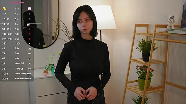 SuzanneHowse online show from 8, 11, 2025