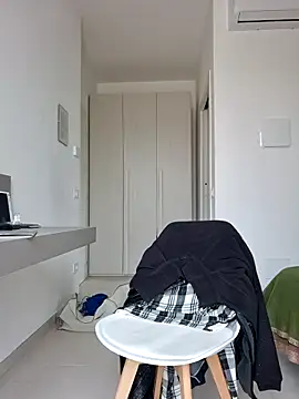 mrlyuis online show from 25, 2, 2026