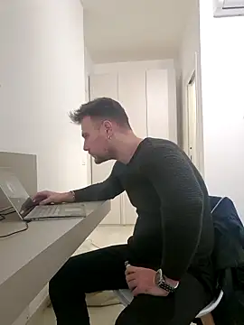 mrlyuis online show from 18, 12, 2025