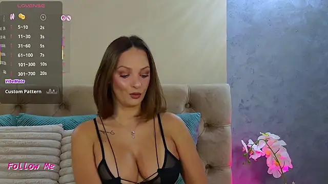 LaraQ online show from 13, 9, 2025