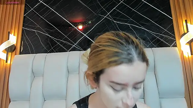 kristal joi dl online show from 5, 11, 2025