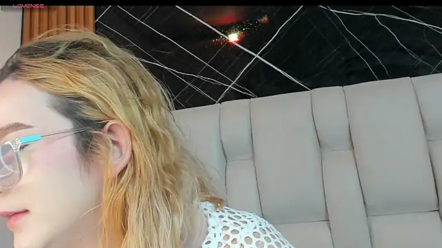 kristal joi dl online show from 8, 11, 2025