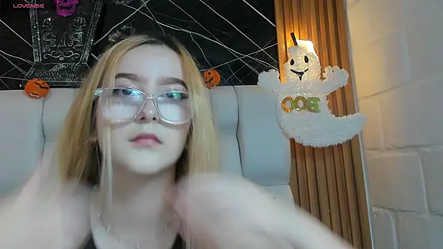 kristal joi dl online show from 2, 11, 2025