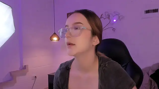 kristal joi dl online show from 10, 9, 2025