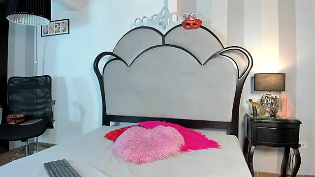 MiaAmore  online show from 11, 7, 2026