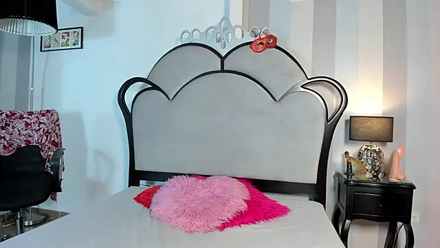 MiaAmore  online show from 8, 7, 2026