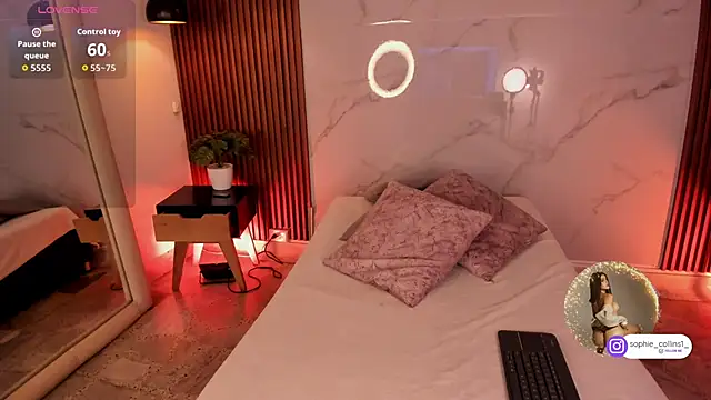 Snapshot of SophieCollins_1 chatting on 21, 11, 2025 SophieCollins 1 online show from 21, 11, 2025