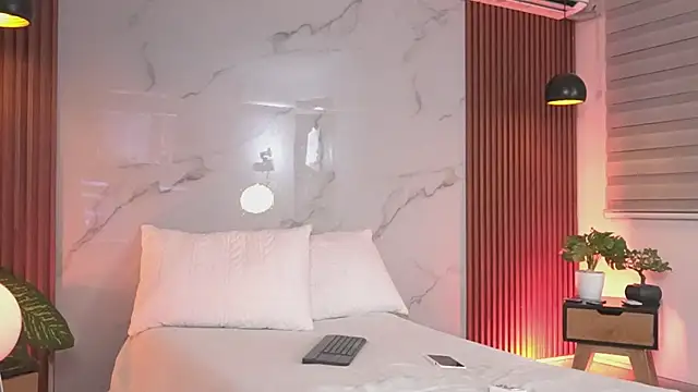 Snapshot of SophieCollins_1 chatting on 30, 4, 2026 SophieCollins 1 online show from 30, 4, 2026