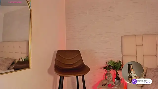 Snapshot of SophieCollins_1 chatting on 12, 9, 2025 SophieCollins 1 online show from 12, 9, 2025