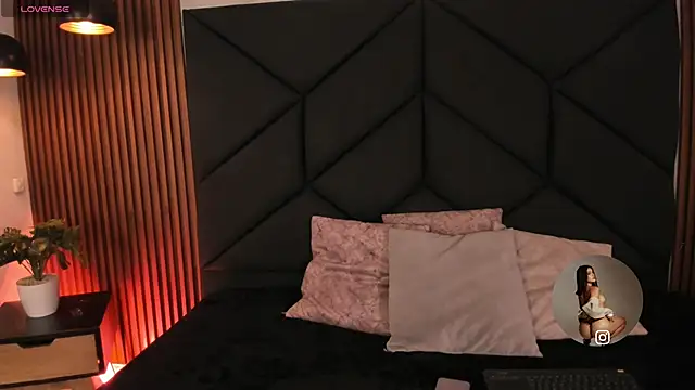 Snapshot of SophieCollins_1 chatting on 29, 10, 2025 SophieCollins 1 online show from 29, 10, 2025