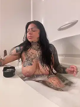 chicanachic13 online show from 15, 4, 2026