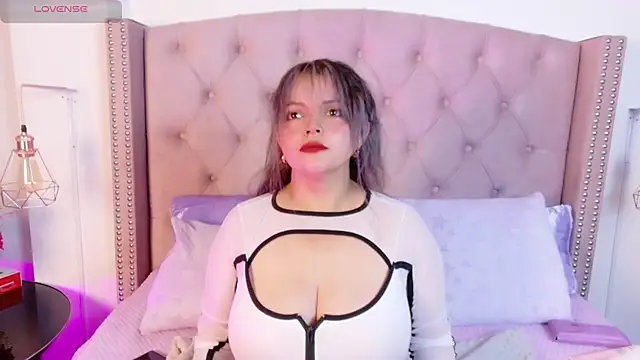 Snapshot of vintoria_cherry chatting on 17, 6, 2026 vintoria cherry online show from 17, 6, 2026