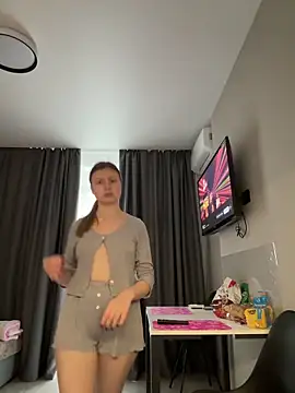 Babyy Lynaa online show from 19, 10, 2025