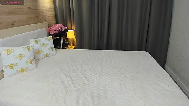 Babyy Lynaa online show from 10, 10, 2025