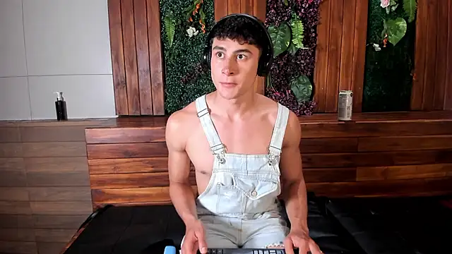 AustinJones  online show from 16, 2, 2026