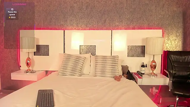 NatyLeone online show from 2, 12, 2025