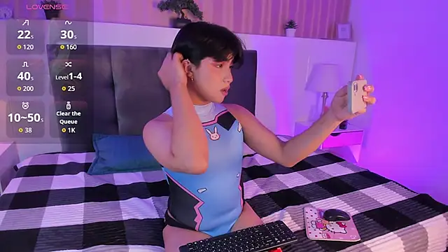 Creamy Angelo online show from 17, 9, 2025