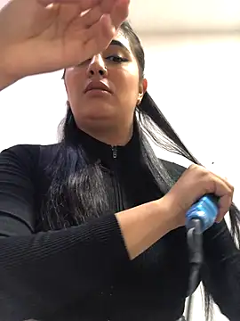 Miia Parker online show from 25, 11, 2025