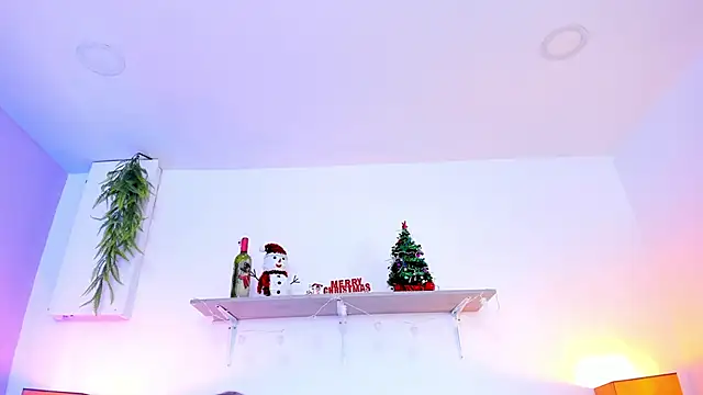 LuciaBenett  online show from 14, 12, 2025