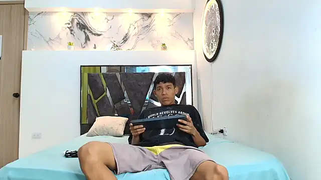 BEAUTY BOYS1 online show from 27, 10, 2025