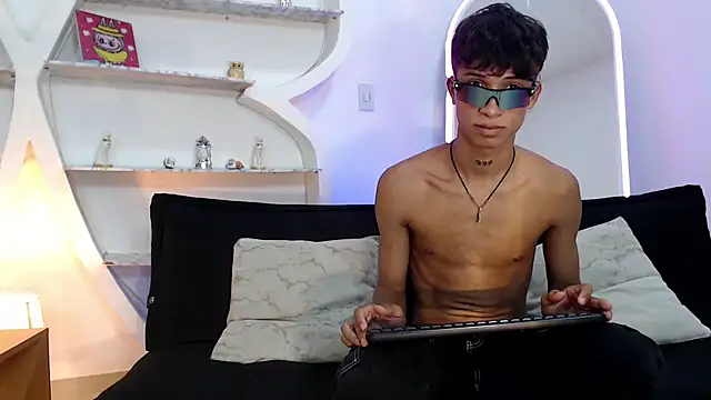 BEAUTY BOYS1 online show from 21, 9, 2025