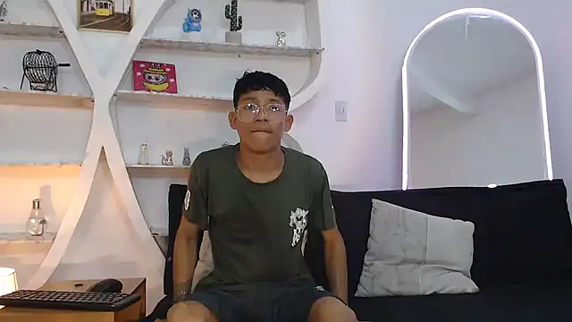 BEAUTY BOYS1 online show from 19, 9, 2025