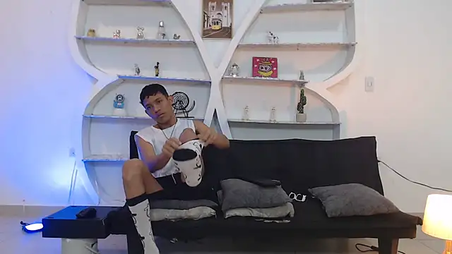 BEAUTY BOYS1 online show from 2, 12, 2025