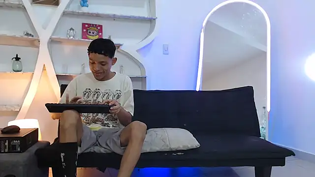 BEAUTY BOYS1 online show from 6, 11, 2025