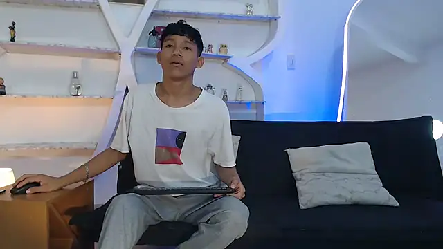 BEAUTY BOYS1 online show from 27, 9, 2025