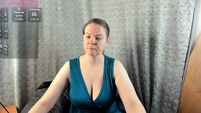 MiaLores online show from 12, 11, 2025