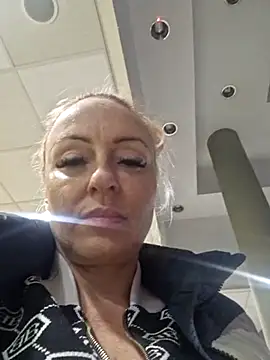 Snapshot of NADINNNE chatting on 5, 12, 2025 NADINNNE online show from 5, 12, 2025