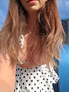 ellaxxstar online show from 24, 4, 2026