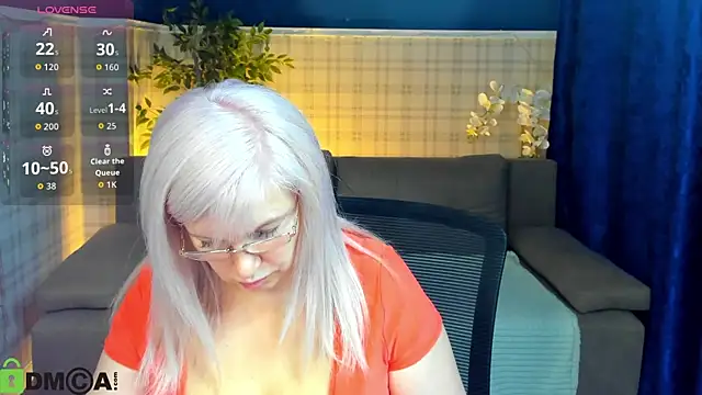 Snapshot of Hella_Fabel chatting on 4, 5, 2026 Hella Fabel online show from 4, 5, 2026