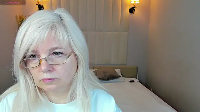 Snapshot of Hella_Fabel chatting on 7, 6, 2026 Hella Fabel online show from 7, 6, 2026