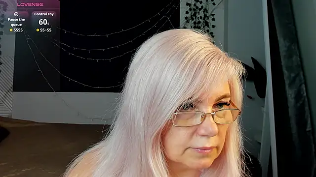 Snapshot of Hella_Fabel chatting on 8, 5, 2026 Hella Fabel online show from 8, 5, 2026