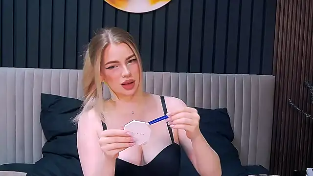 MilanaCeleste online show from 16, 2, 2026