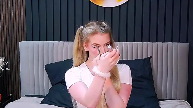 MilanaCeleste online show from 4, 12, 2025