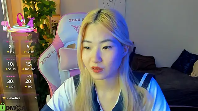 Snapshot of Aisi_18 chatting on 1, 10, 2025 Aisi 18 online show from 1, 10, 2025