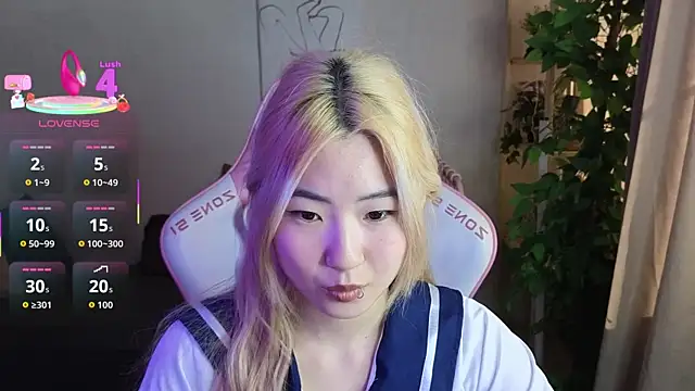 Snapshot of Aisi_18 chatting on 30, 9, 2025 Aisi 18 online show from 30, 9, 2025