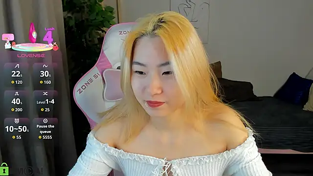 Snapshot of Aisi_18 chatting on 2, 10, 2025 Aisi 18 online show from 2, 10, 2025